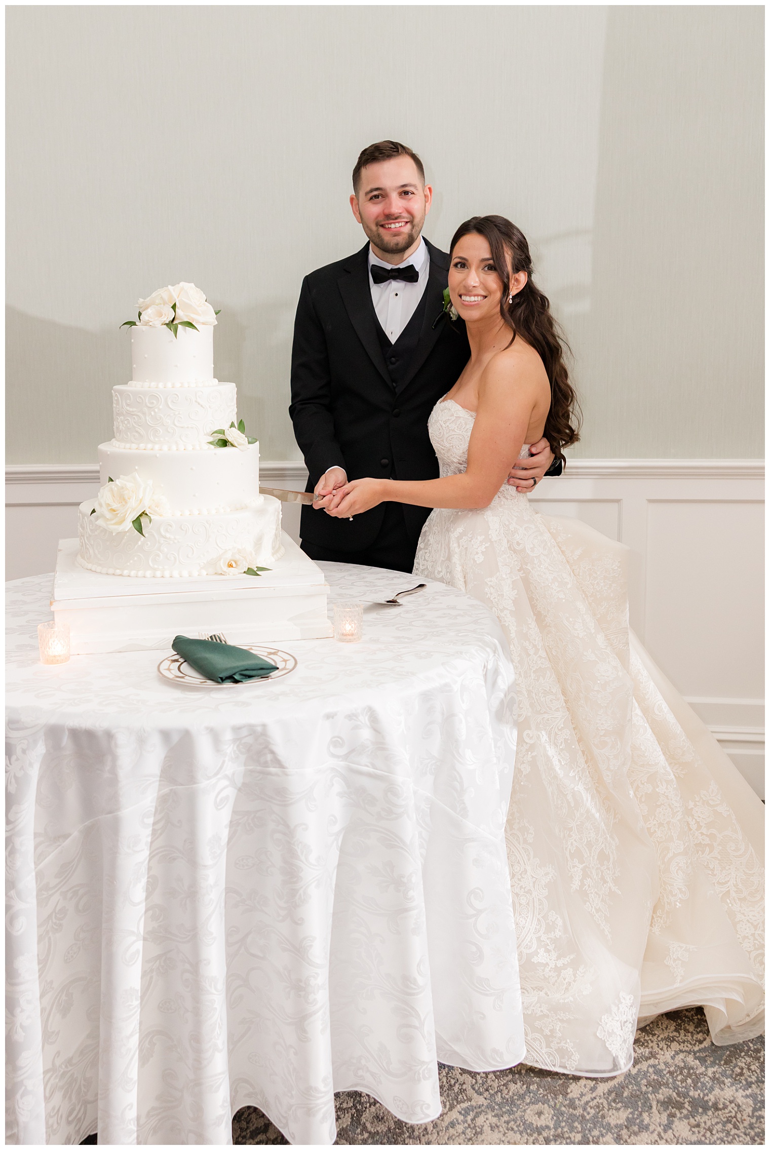 bride and groom cutting the wedding cake